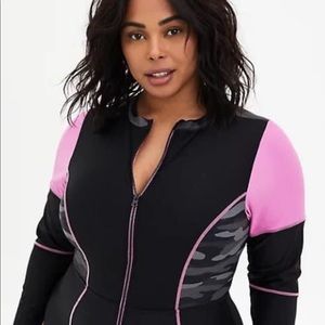 Nwt Torrid Rashguard size 4